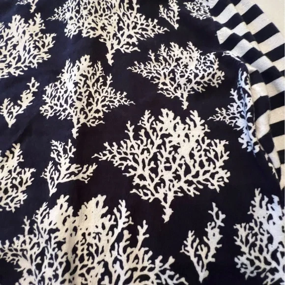 CROWN & IVY LIGHT WEIGHT SWEATER, NAVY AND WHITE. SIZE PETITE SMALL - Picture 2 of 9